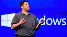 Viceprezident Microsoftu Terry Myerson na tiskové konferenci Viceprezident Microsoftu Terry Myerson na tiskové konferenci