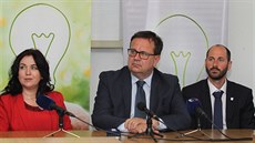 Ministr průmyslu a obchodu Jan Mládek na tiskové konferenci v Dole Centrum v... Ministr průmyslu a obchodu Jan Mládek na tiskové konferenci v Dole Centrum v...