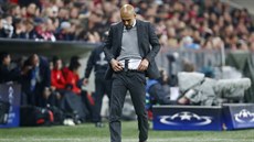 STRIPTÝZ NA VEEJNOSTI? Pep Guardiola, kou Bayernu.