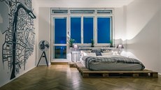 Palety jsou levné a funkční. Postel v ložnici je například z palet z IKEA.... Palety jsou levné a funkční. Postel v ložnici je například z palet z IKEA....