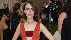 Lily Collinsová na Met Gala (New York, 2. kvtna 2016)