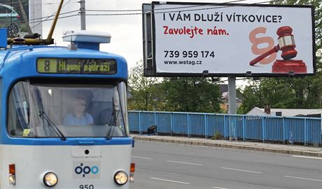 Billboard vyzývající vitele Vítkovic, který nechala spolenost Wetag umístit...