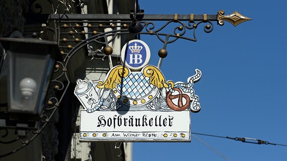 Pivnice a restaurace Hofbräukeller stojí v centru bavorské metropole od konce...