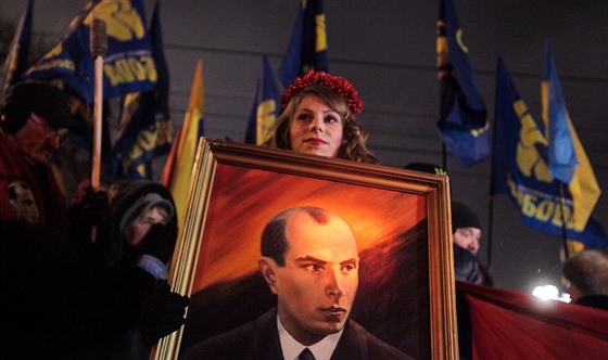 Stoupenci ukrajinské nacionalistické strany Svoboda uspoádali pi píleitosti...