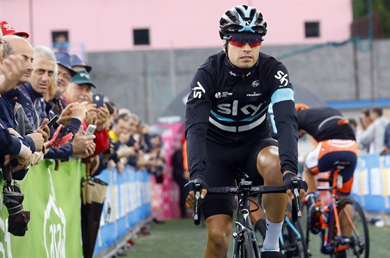 Mikel Landa z týmu Sky ped startem esté etapy Gira.