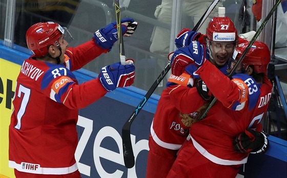 Gólová radost ruských hrá v zápase se védskem.