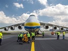 Poprvé vyjel Antonov An-225 Mrija (Sen) na letištní plochu ve čtvrtek 1.... Poprvé vyjel Antonov An-225 Mrija (Sen) na letištní plochu ve čtvrtek 1....