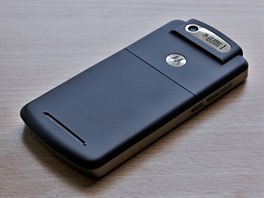 Motorola si potrpla na ploché klávesnice. Piel s ní superúspný model Razr,...