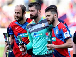 Plzet fotbalist Roman Hubnk (vlevo), Mat Kozik a Michal uri dostali...