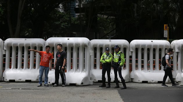 Bezpenostn opaten v Hong Kongu. (16. kvtna 2016)