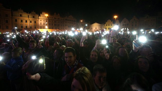 Hri fotbalov Plzn slav s fanouky mistrovsk titul na nmst Republiky (11. kvtna 2016)