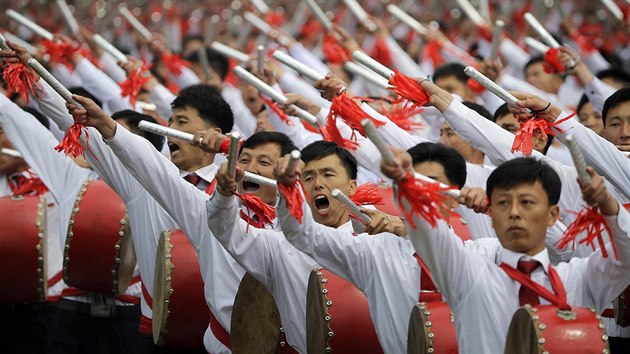 Sjezd Korejsk strany prce v Pchjongjangu zakonil ohromn oslavn prvod (10.5.2015)