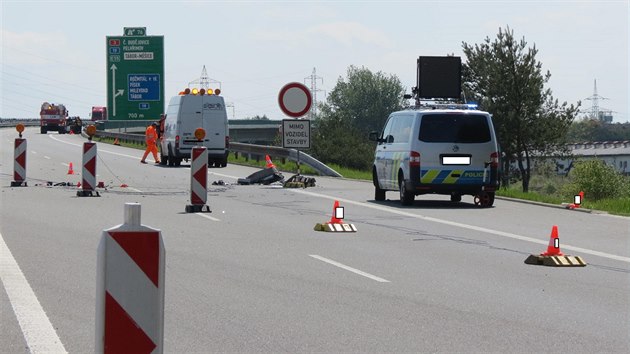 Ptaedestilet idi havaroval podle policie dvakrt na patcti kilometrech D3. Podruh ml pjen auto od pojiovny.