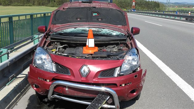 Ptaedestilet idi havaroval podle policie dvakrt na patcti kilometrech D3. Podruh ml pjen auto od pojiovny.