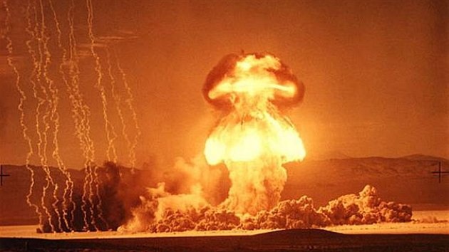 Vbuch jadern bomby o sle 15 kt, Nevada 1953