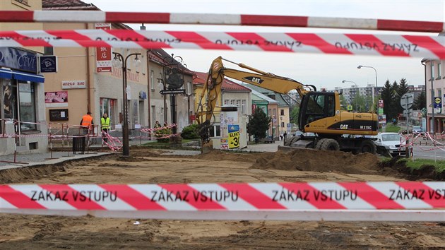 Kvli zchrannmu archeologickmu przkumu u je stavenit obehnan ztarasy a pskou