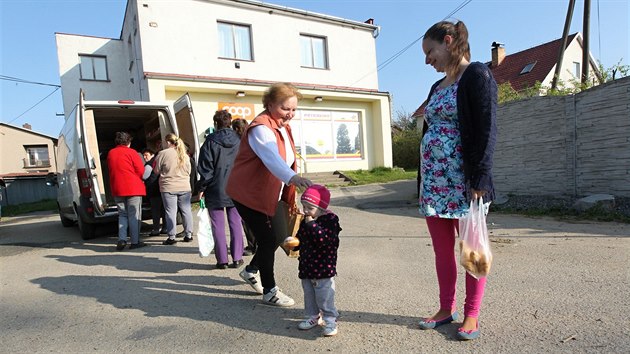 V Kekov u Pibyslavi na konci dubna zaveli kamenn obchod. Lid jsou te odkzni na sluby pojzdn prodejny.