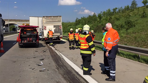 Vn nehoda dvou nklak zkomplikovala dopravu na Praskm okruhu (10.5.2016).