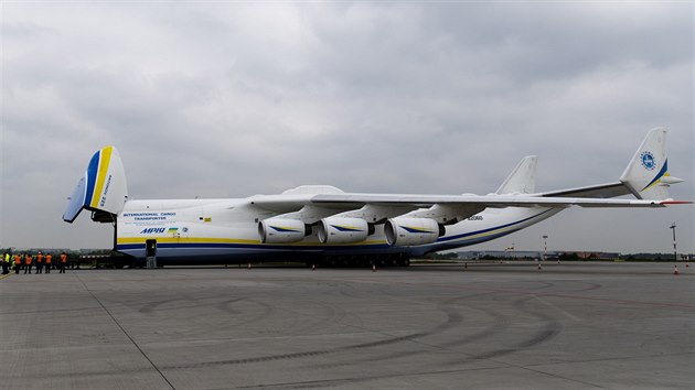 Oteven nkladn letadlo An-225 Mrija