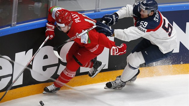 Blorusk reprezentant Geoff Platt (vlevo) unik Andreji astnmu ze Slovenska.