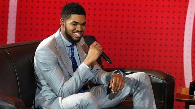 Karl-Anthony Towns byl jednikou draftu v roce 2015. Kdo se stane jeho letonm nstupcem?