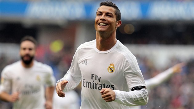 Cristiano Ronaldo z Realu Madrid slav gl do st La Corui.