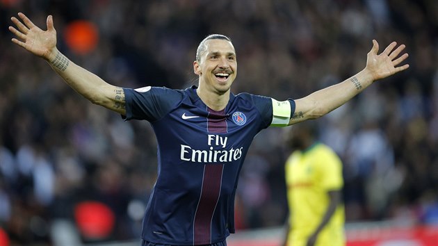 Zlatan Ibrahimovic z Paris St. Germain slav gl proti Nantes.