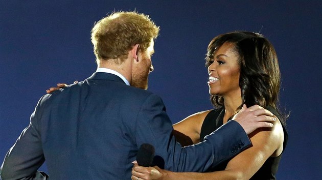 Princ Harry a prvn dma USA Michelle Obamov na zahjen Invictus Games (Kissimme, 8. kvtna 2016)
