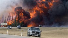 Niivý poár v kanadské provincii Alberta (7. kvtna 2016)