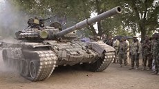 Jeden z eských tank T-72, které se v Nigérii osvdily v boji proti...