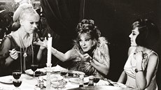 Iva Janžurová, Jiřina Bohdalová a Jiřina Jirásková ve filmu Světáci (1969) Iva Janžurová, Jiřina Bohdalová a Jiřina Jirásková ve filmu Světáci (1969)