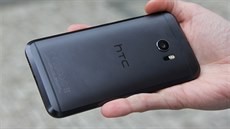 Celek je vak vzhledov originální a HTC 10 rozhodn nepsobí jako njaká kopie...