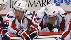 Frustrace ve tváích hokejist Washingtonu po vyazení z play-off NHL.