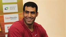 Egyptský oštěpař Ihab Abdelrahman na tiskové konferenci před Zlatou tretrou. Egyptský oštěpař Ihab Abdelrahman na tiskové konferenci před Zlatou tretrou.