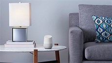 Google Home na stolku