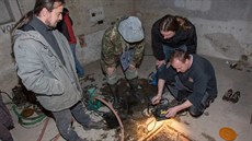     Technici olomouckého Muzea umní objevili v podzemí nkdejího kina Central v Denisov ulici rezervoár na vodu o objemu zhruba 40 metr krychlových.