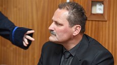 Nyní už bývalý velitel městské policie ve Šternberku Pavel Pospíšil u okresního... Nyní už bývalý velitel městské policie ve Šternberku Pavel Pospíšil u okresního...