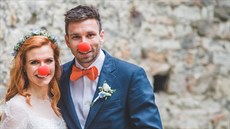VESELÍ NOVOMANELÉ. Gabriela Soukalová a Petr Koukal na svatební fotografii.