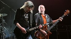 Pete Agnew z kapely Nazareth (vpravo) Pete Agnew z kapely Nazareth (vpravo)