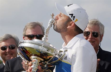 Sergio García s trofejí pro vítze turnaje v Irvingu.