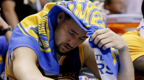 TRÁPENÍ. Klay Thompson z Golden State a jeho výmluvný výraz.