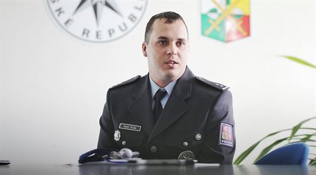 Policista Kamil Tylka z Tachova je Gentlemanem silnic. (25. kvtna 2016)