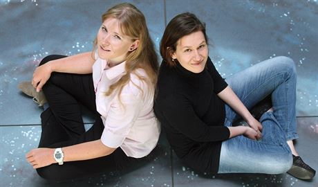 Dv mladé olomoucké vdkyn Markéta Paloncýová (vlevo) a Kateina Holá, které...
