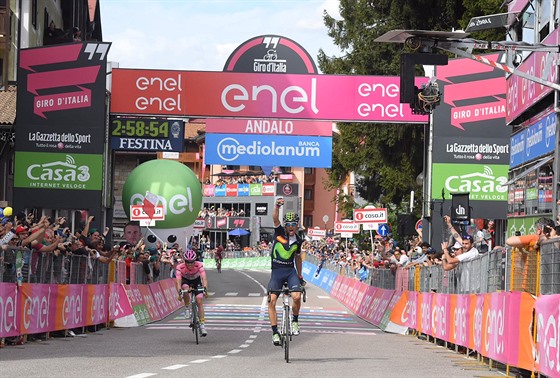 panlsk vetern Alejandro Valverde slav vtzstv v 16. etap Gira. Hned za...