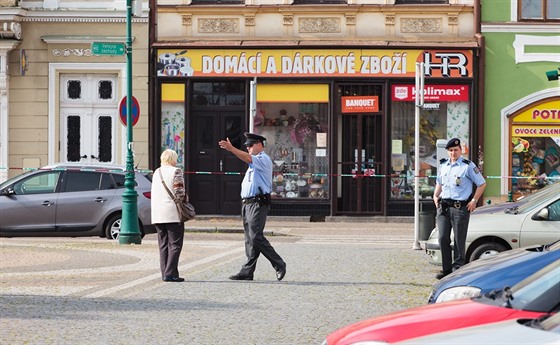 Policisté vyklízeli vysokomýtské námstí.