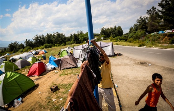 Jeden z meních tábor u ecko-makedonských hranic. (24. kvtna 2016)