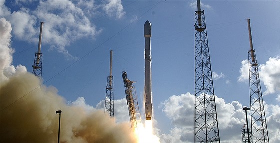 Raketa Falcon 9 startuje 27. kvtna 2016 na svj 25. let.