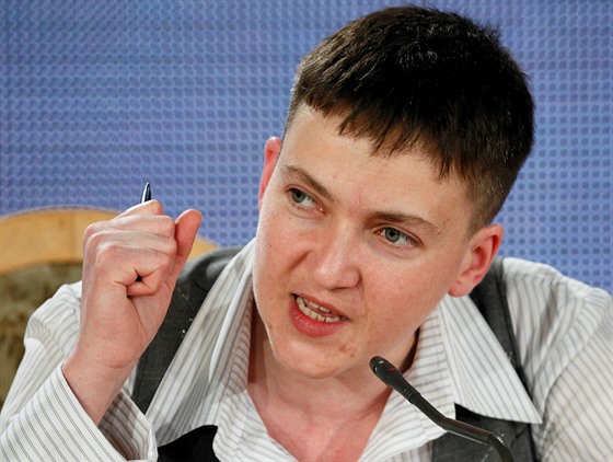 Nadija Savenková na tiskové konferenci po svém píjezdu na Ukrajinu (27....