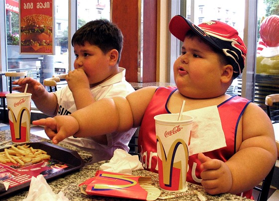 Globální etzec McDonalds bývá obviován z podpory obezity u dtí. Na snímku...