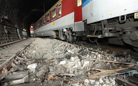V pátek krátce po poledni dolo v Praze na Hlavním nádraí k vykolejení vlaku...